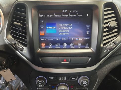 Used 2016 Jeep Cherokee Trailhawk w/ Cold Weather Group AWD/4WD image 23