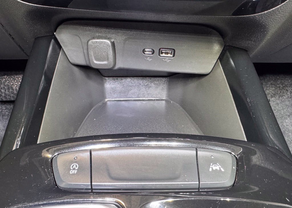 Used 2025 Chevrolet Trax LT w/ Driver Confidence Package FWD image 29
