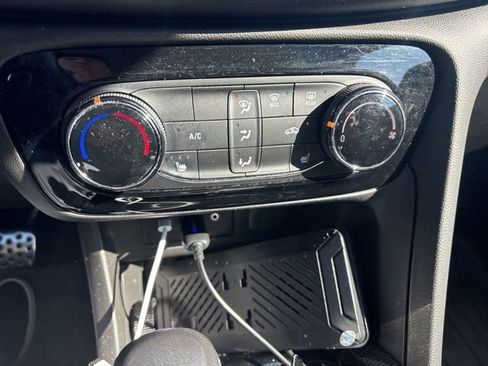 Used 2021 Buick Encore GX Preferred w/ Cold Weather Comfort Package image 7