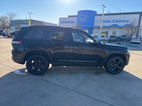 Used 2023 Jeep Grand Cherokee Altitude AWD/4WD image 10