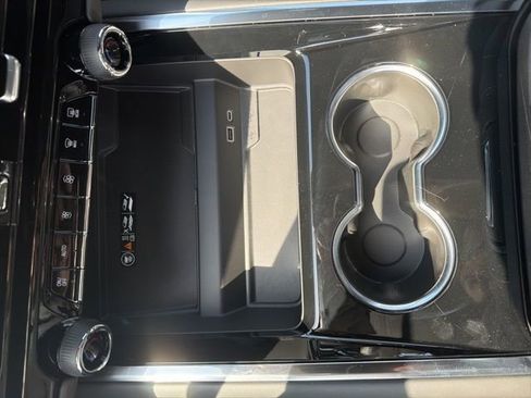 New 2026 Chevrolet Suburban Premier image 31