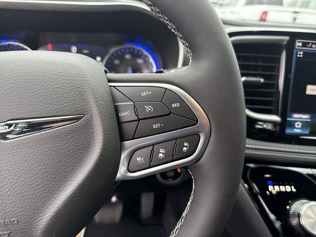 New 2026 Chrysler Pacifica Select FWD image 15