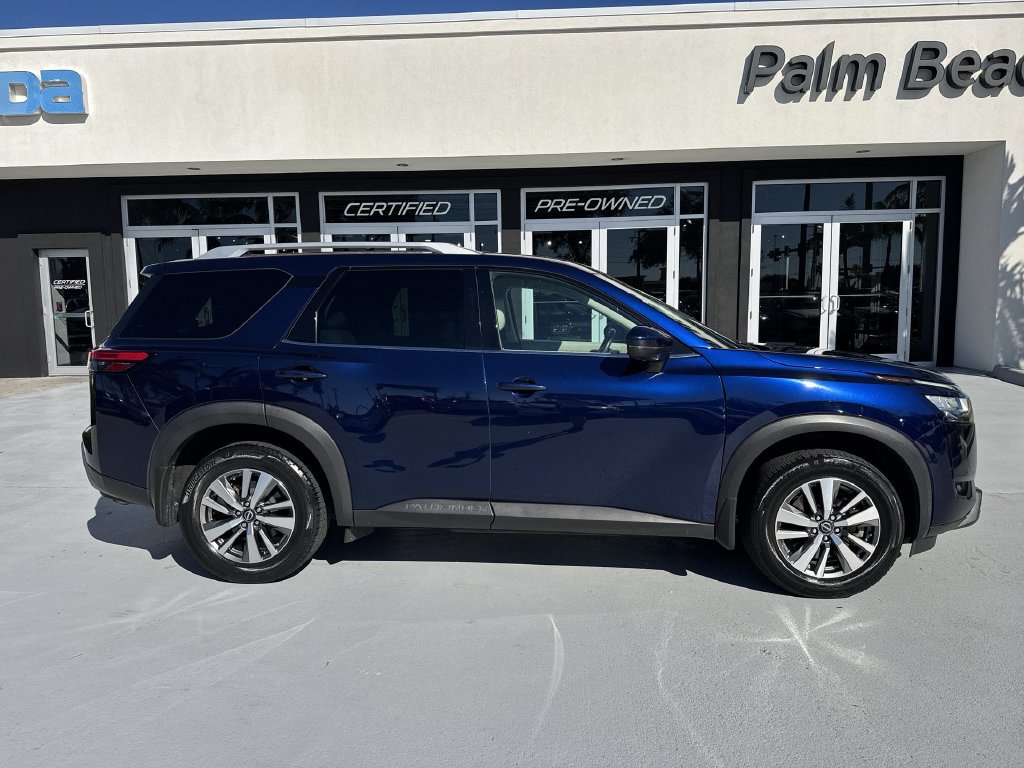 Used 2022 Nissan Pathfinder SL w/ SL Black Package AWD/4WD image 5