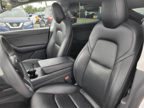 Used 2020 Tesla Model Y Long Range image 18