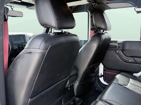 Used 2018 Jeep Wrangler Unlimited Rubicon AWD/4WD image 36