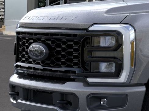 New 2026 Ford F250 Lariat w/ Black Appearance Package AWD/4WD image 17