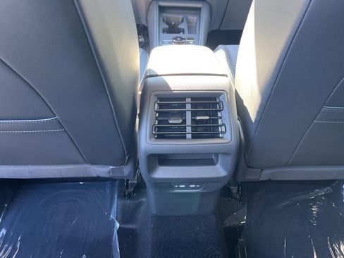 New 2026 Volkswagen Tiguan SE image 13