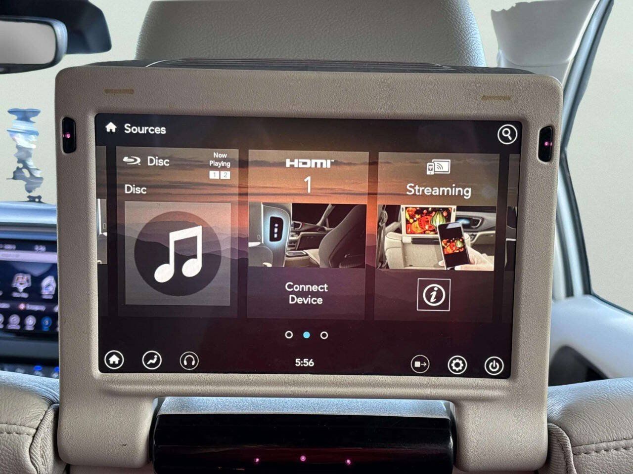 Used 2019 Chrysler Pacifica Touring-L Plus w/ Advanced Safetytec Group FWD image 23
