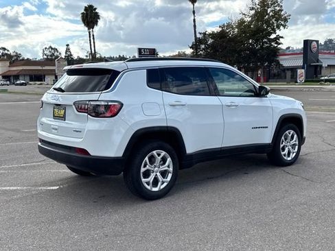 Used 2024 Jeep Compass Latitude image 6