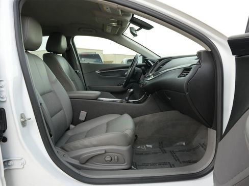 Used 2018 Chevrolet Impala LT image 23