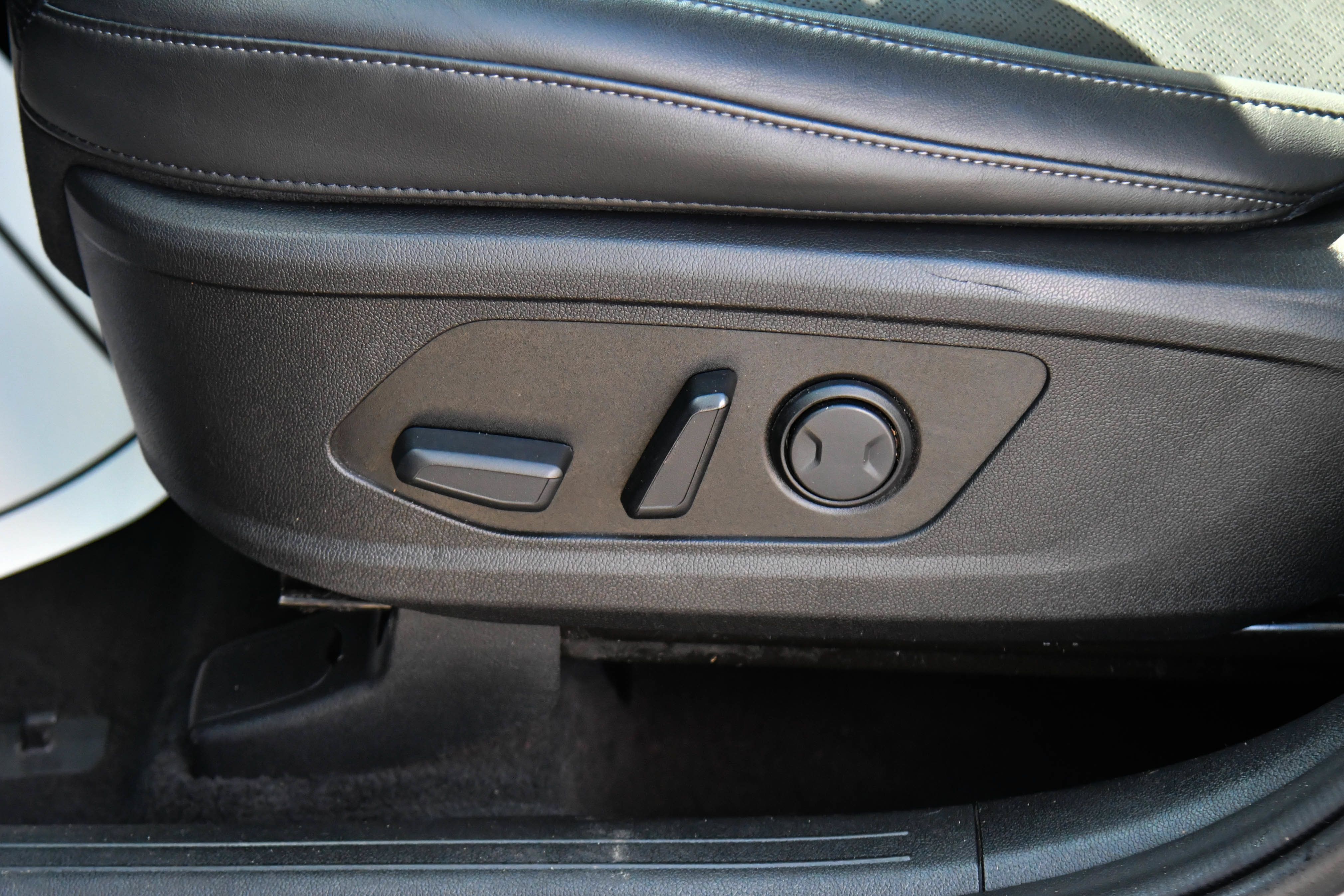Used 2022 Kia Sorento S w/ Panoramic Sunroof Package FWD image 17