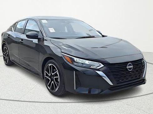 Certified 2025 Nissan Sentra SR FWD image 1