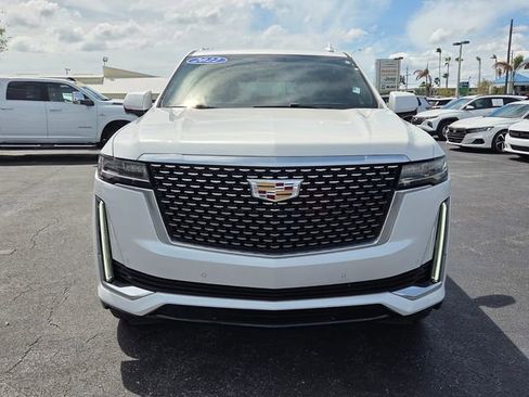 Used 2022 Cadillac Escalade ESV Luxury image 2