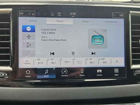 Used 2023 Chrysler Pacifica Touring-L FWD image 12