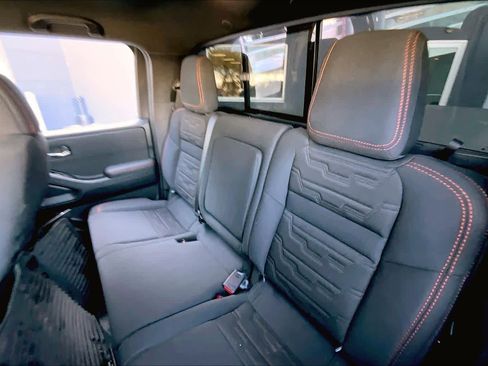 Used 2024 Nissan Frontier PRO-4X w/ Technology Package image 17