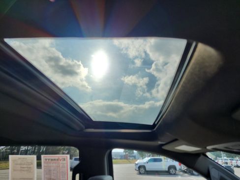 Certified 2022 GMC Sierra 1500 SLT w/ SLT Premium Plus Package image 11