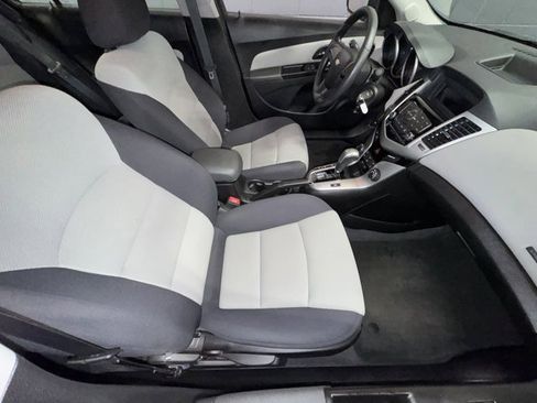 Used 2014 Chevrolet Cruze LS image 9