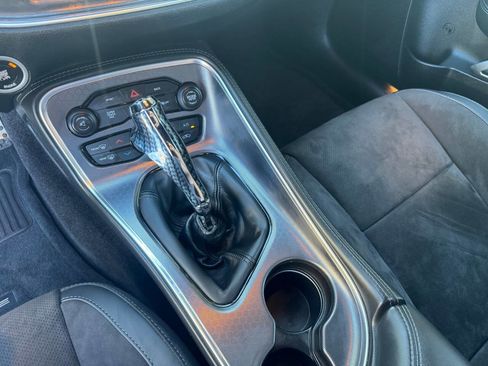 Used 2015 Dodge Challenger R/T Scat Pack w/ Leather Interior Group RWD image 18