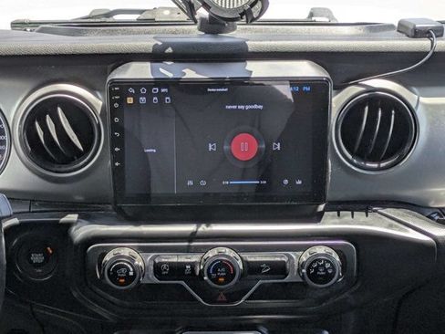Used 2018 Jeep Wrangler Unlimited Sport S AWD/4WD image 18