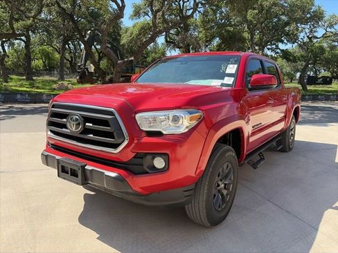 Used 2022 Toyota Tacoma SR5 RWD image 2
