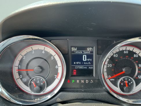 Used 2012 Dodge Grand Caravan Crew FWD image 21