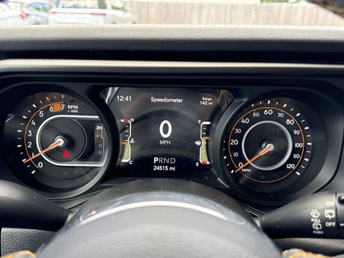 Used 2025 Jeep Wrangler Unlimited Sahara AWD/4WD image 17