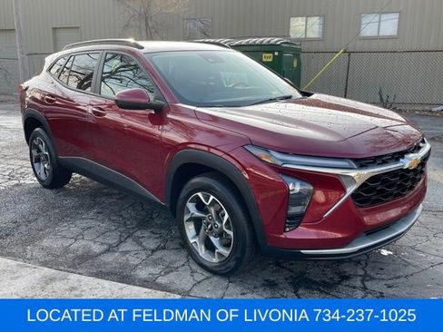 Used 2024 Chevrolet Trax LT w/ Driver Confidence Package image 4