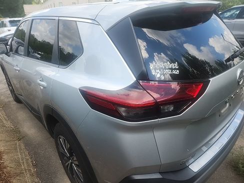 Used 2022 Nissan Rogue SV FWD image 5