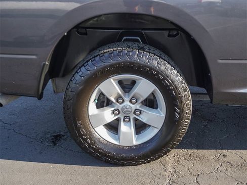 Used 2018 RAM 1500 Classic SLT image 10