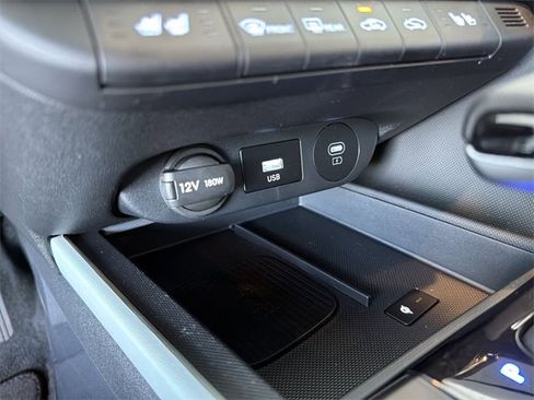 Used 2025 Hyundai Elantra Limited image 27