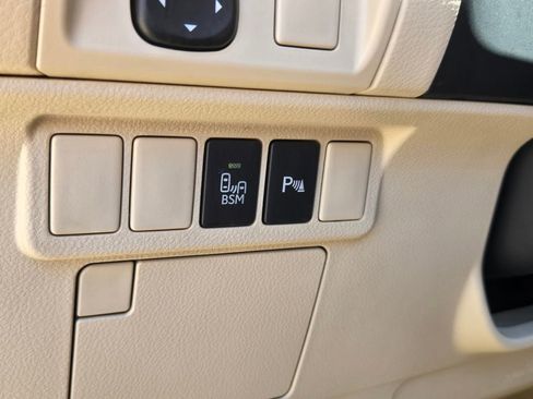 Used 2013 Lexus ES 300h w/ Luxury Pkg FWD image 20