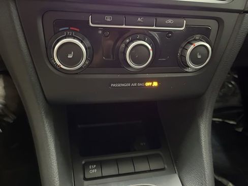 Used 2010 Volkswagen Golf 2-Door image 21