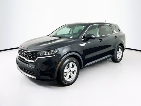 Used 2023 Kia Sorento LX image 3