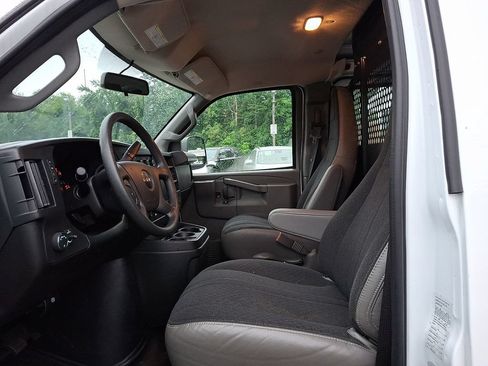 Used 2025 GMC Savana 2500 w/ Driver Convenience Package RWD image 19