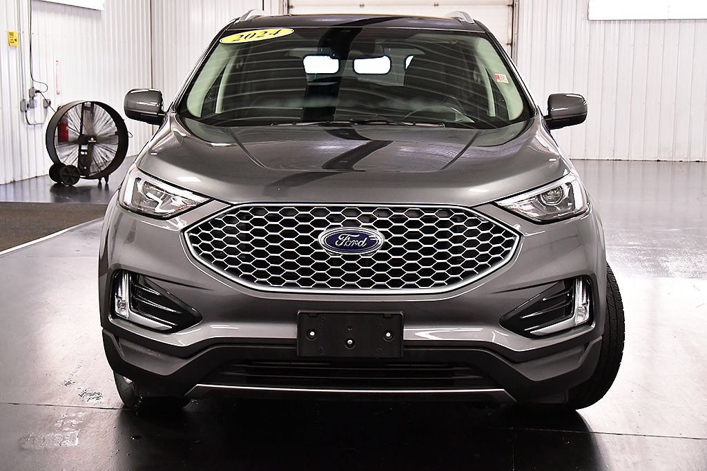 Used 2024 Ford Edge SEL w/ Convenience Package AWD/4WD image 2