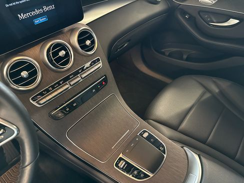Used 2020 Mercedes-Benz GLC 300 4MATIC image 15