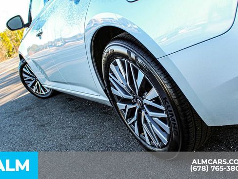 Used 2024 Nissan Altima 2.5 SV image 14