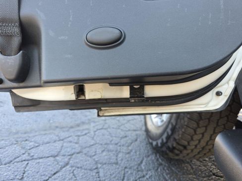 Used 2014 Toyota FJ Cruiser 4WD image 32