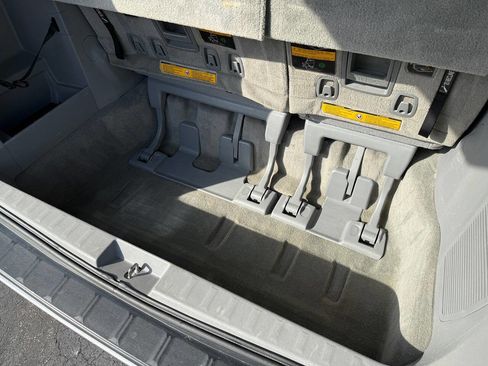 Used 2014 Toyota Sienna LE image 69