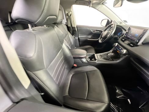Used 2021 Toyota RAV4 XLE Premium AWD/4WD image 25