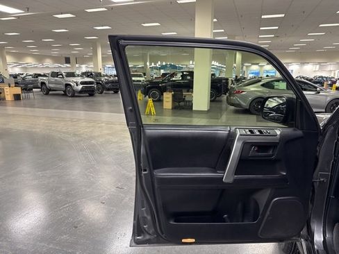 Used 2013 Toyota 4Runner Limited image 20