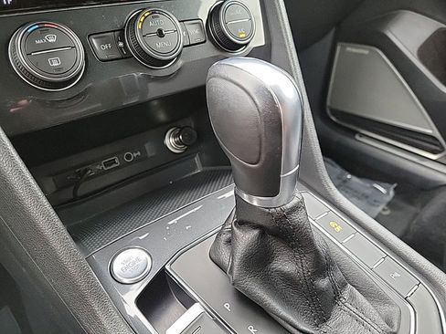 Used 2019 Volkswagen Tiguan SEL R-Line image 28