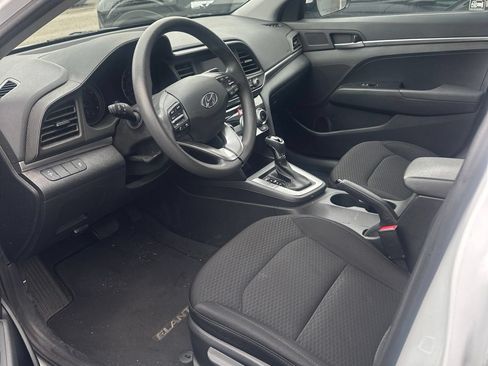 Used 2019 Hyundai Elantra SE w/ Cargo Package FWD image 9