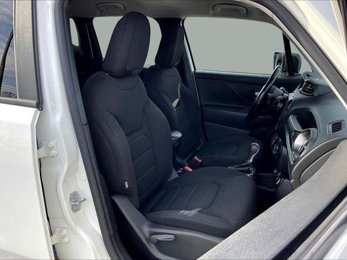 Used 2022 Jeep Renegade Latitude w/ Convenience Group AWD/4WD image 7