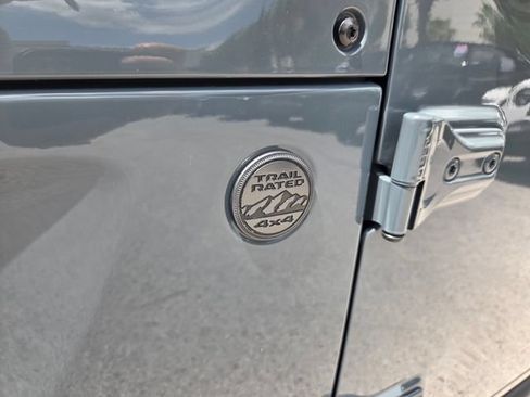 Used 2024 Jeep Gladiator Sport AWD/4WD image 4