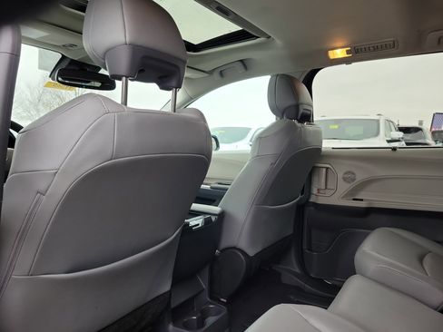 Used 2024 Toyota Sienna XLE image 13