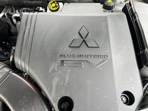 Used 2023 Mitsubishi Outlander SE image 38