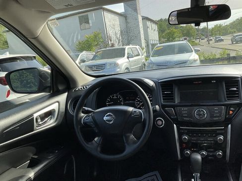 Used 2019 Nissan Pathfinder S AWD/4WD image 15