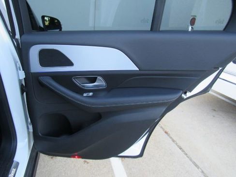 Used 2024 Mercedes-Benz GLE 450e 4MATIC image 26