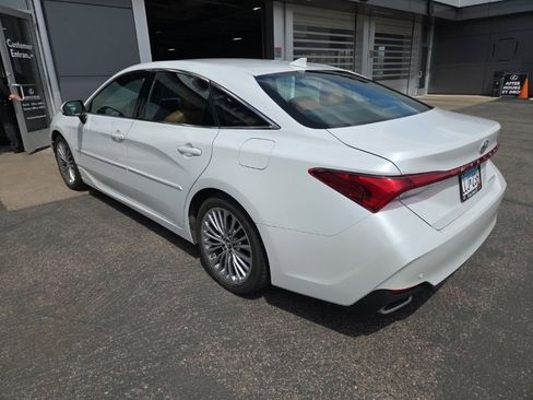 Used 2019 Toyota Avalon Limited w/ Advanced Safety Package FWD image 4